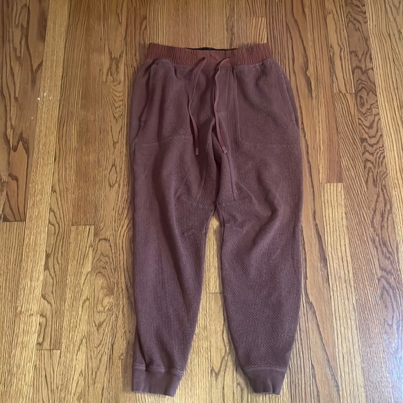 Lululemon Woman’s Maroon Joggers Size M - Picture 2 of 6
